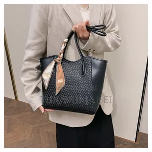 Quality Handbags / Classic Material Design