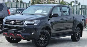 New Toyota Hilux 2025 Black
