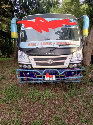 Tata Starbus Ultra Skool 2005 White