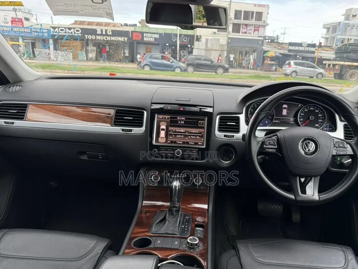 Volkswagen Touareg 2011 Blue