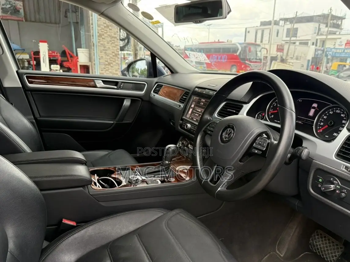 Volkswagen Touareg 2011 Blue