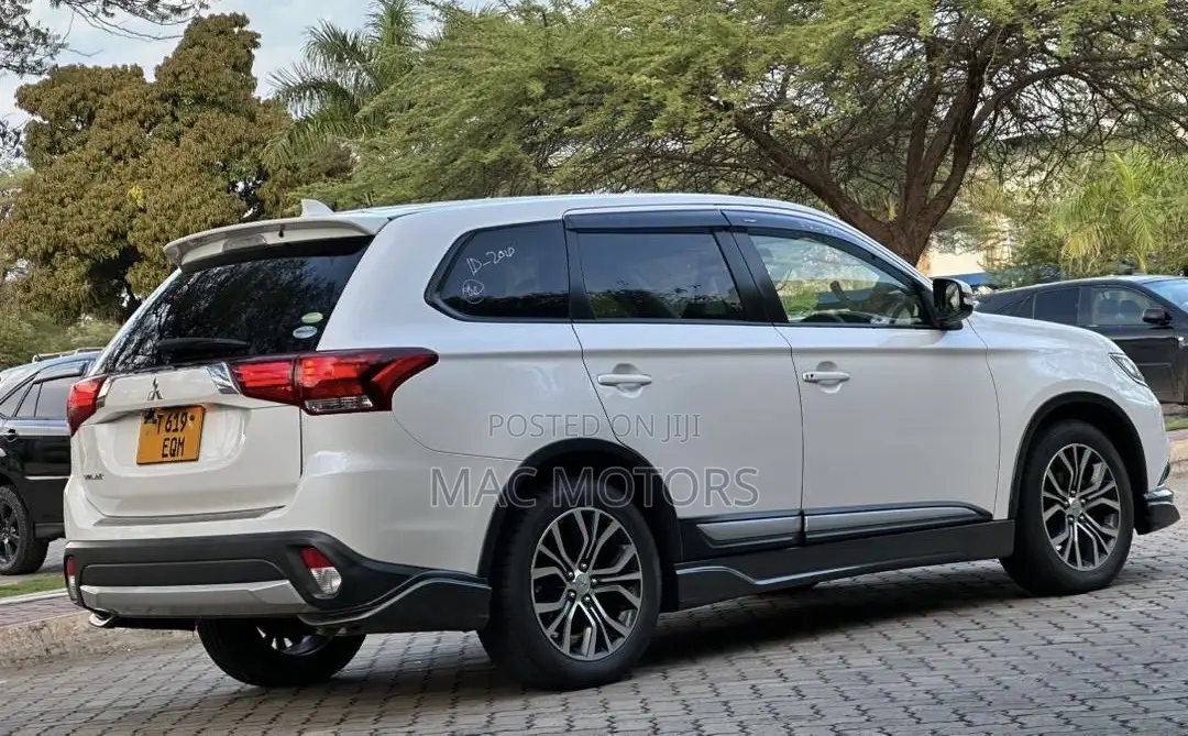 Mitsubishi Outlander 2010 White