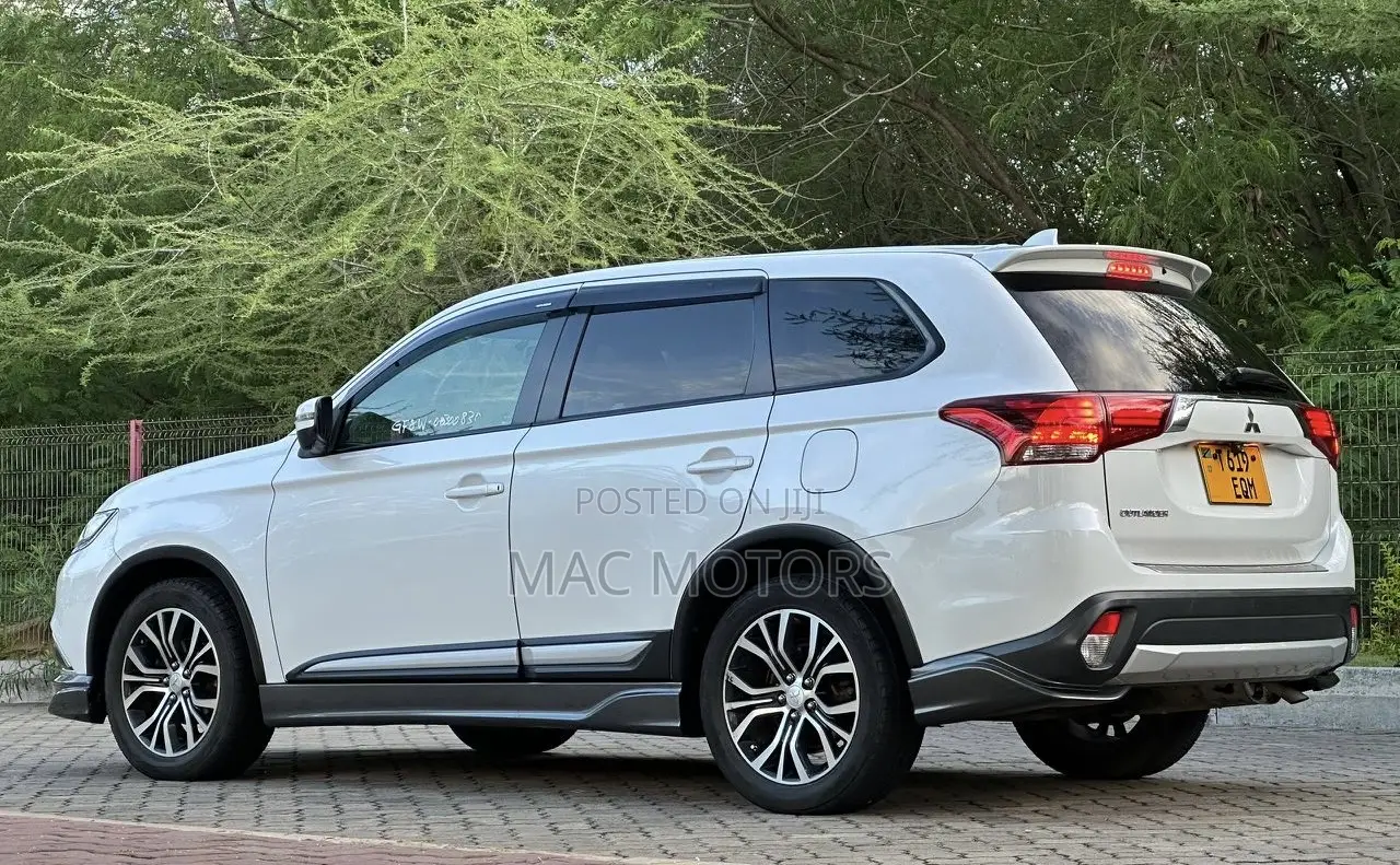 Mitsubishi Outlander 2010 White