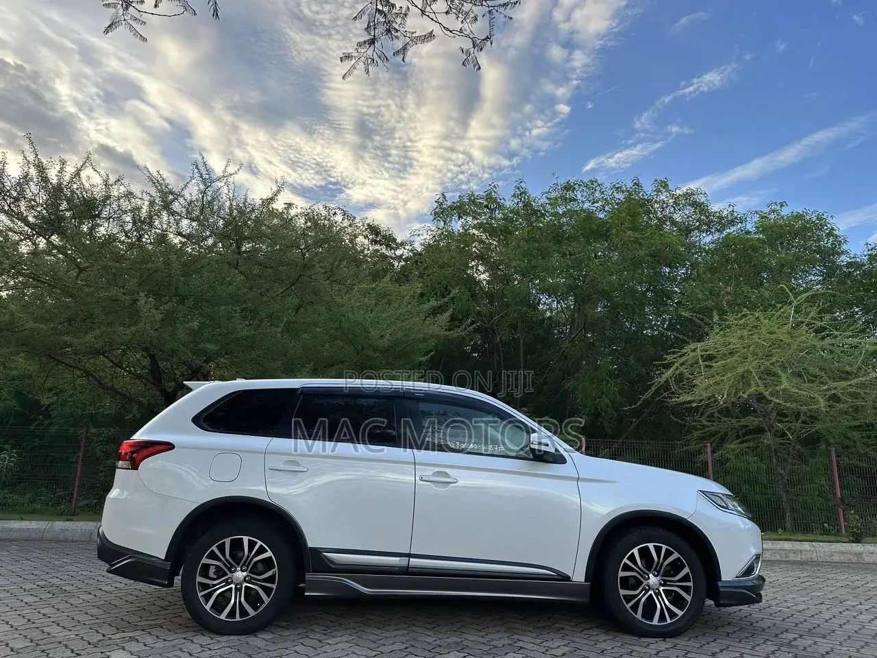 Mitsubishi Outlander 2010 White