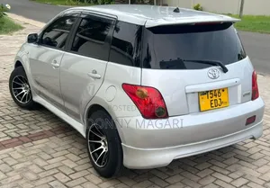 Toyota IST 2004 Silver