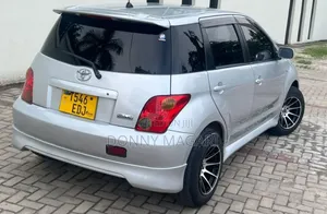 Toyota IST 2004 Silver