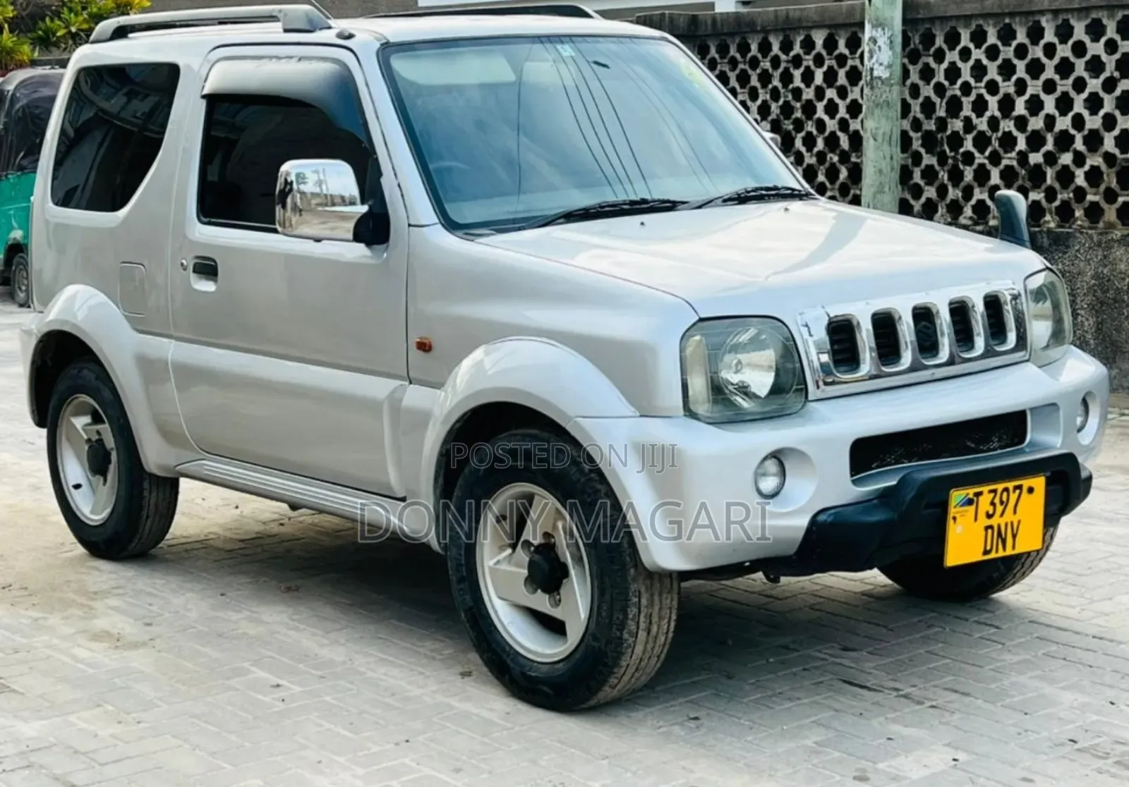 Suzuki Jimny 2000 Silver