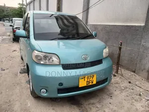 Toyota Porte 2005 Blue