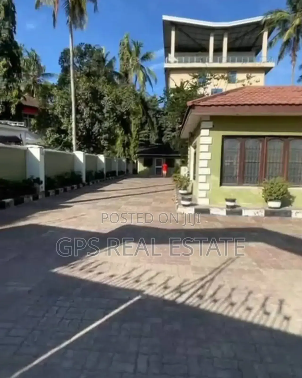 5bdrm House in Mikocheni A for sale