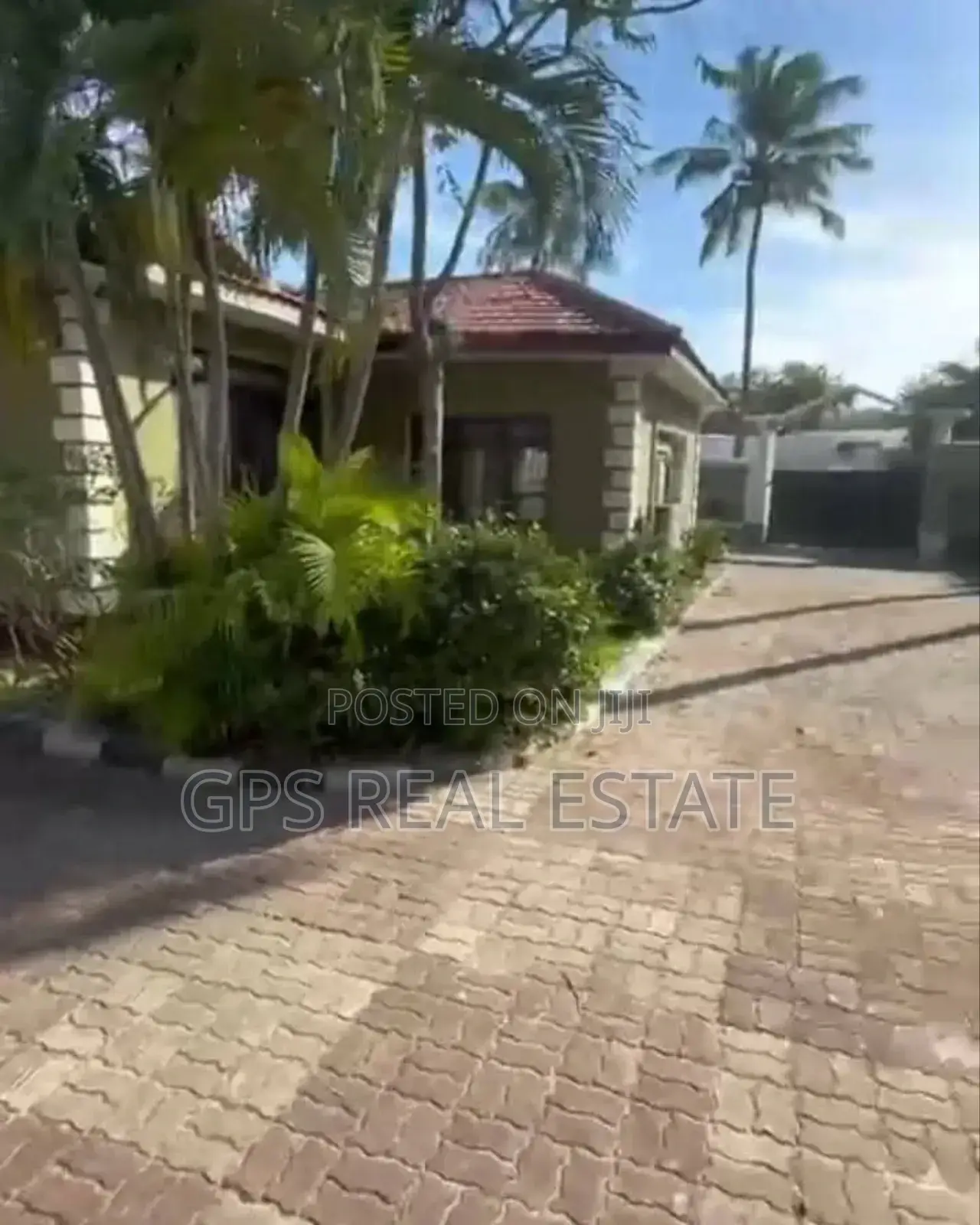 5bdrm House in Mikocheni A for sale