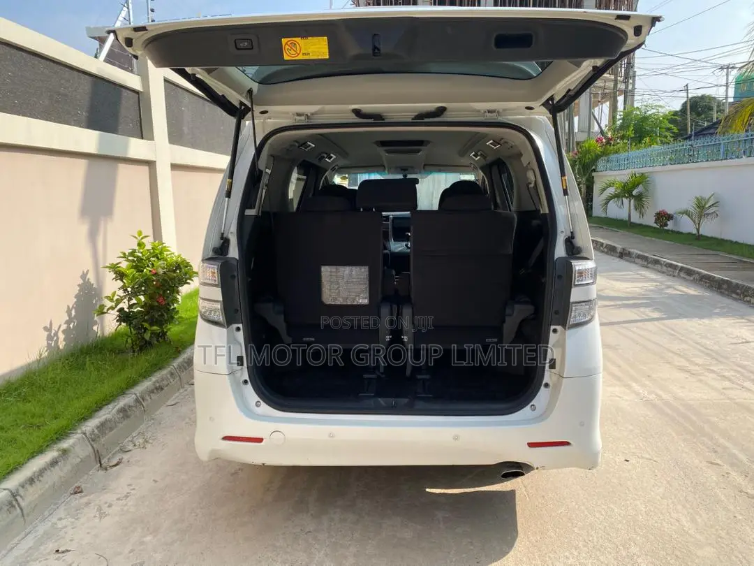 Toyota Vellfire 2010 White