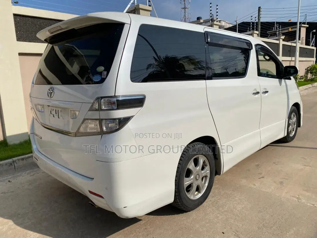 Toyota Vellfire 2010 White