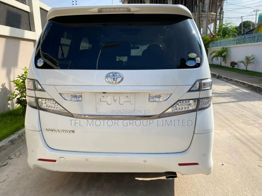 Toyota Vellfire 2010 White