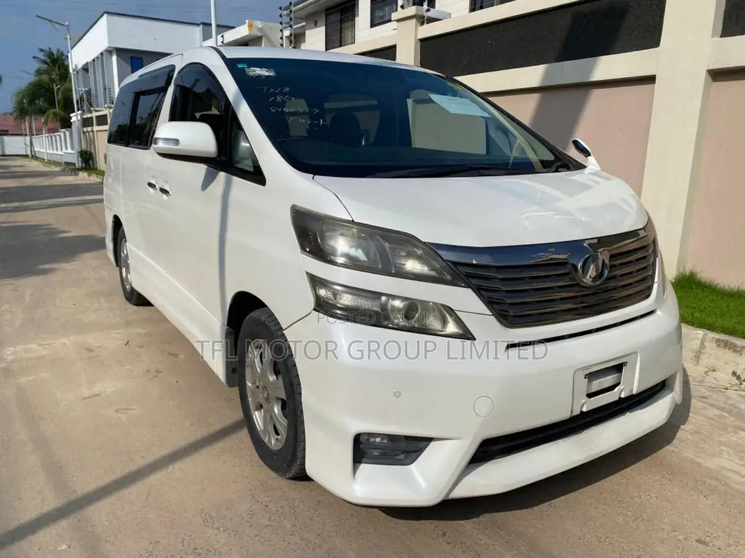 Toyota Vellfire 2010 White