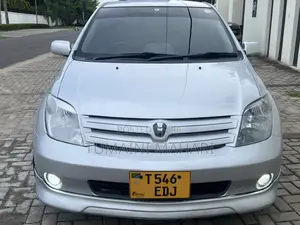 Toyota IST 2004 Silver