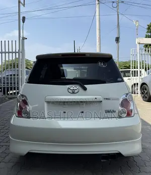 Toyota IST 2003 White