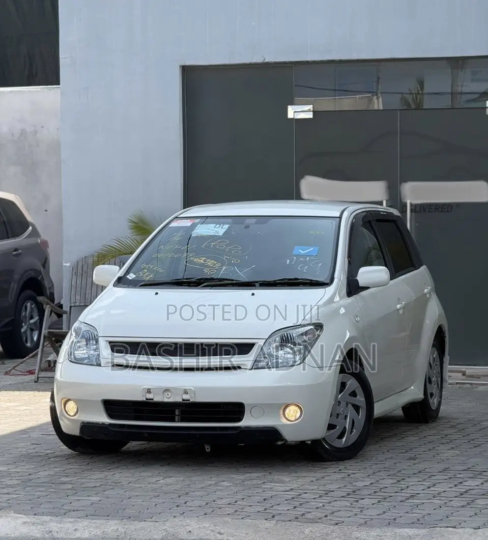 Toyota IST 2003 White