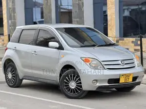 Toyota IST 2004 Silver