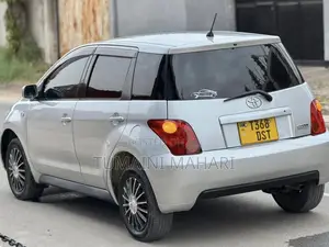 Toyota IST 2004 Silver