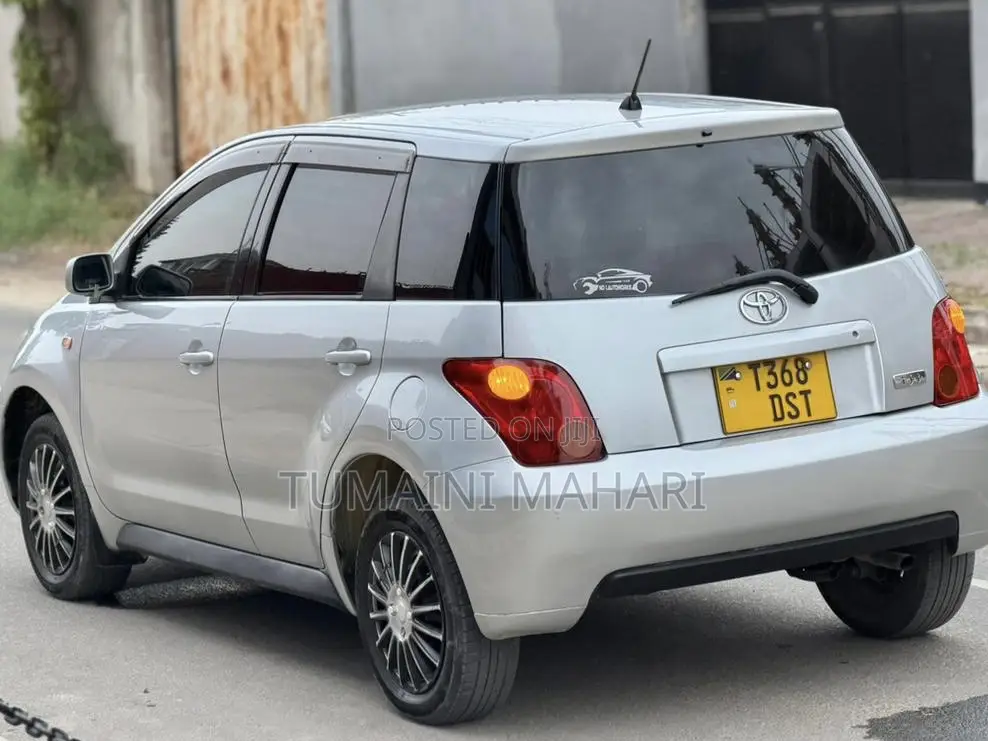 Toyota IST 2004 Silver
