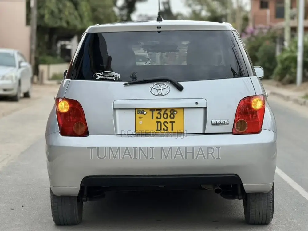Toyota IST 2004 Silver