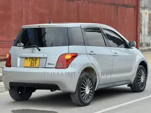 Toyota IST 2004 Silver