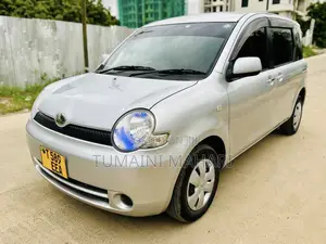 Toyota Sienta 2005 Silver