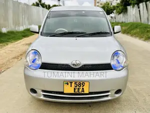 Toyota Sienta 2005 Silver
