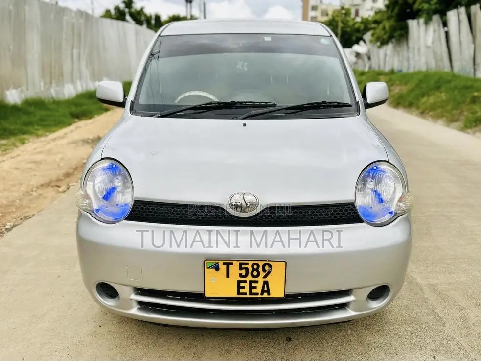 Toyota Sienta 2005 Silver