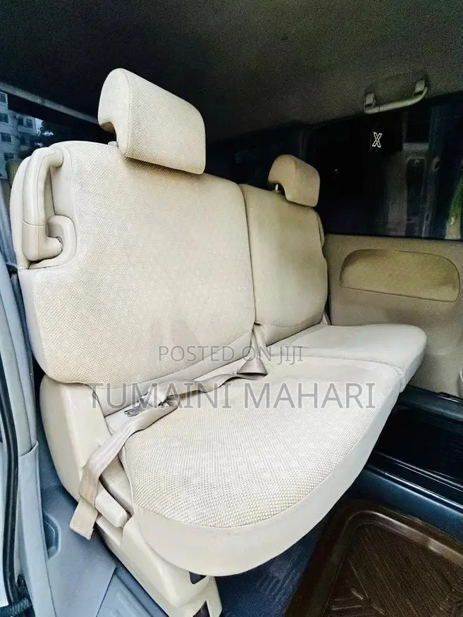 Toyota Sienta 2005 Silver