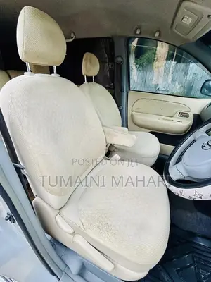 Toyota Sienta 2005 Silver