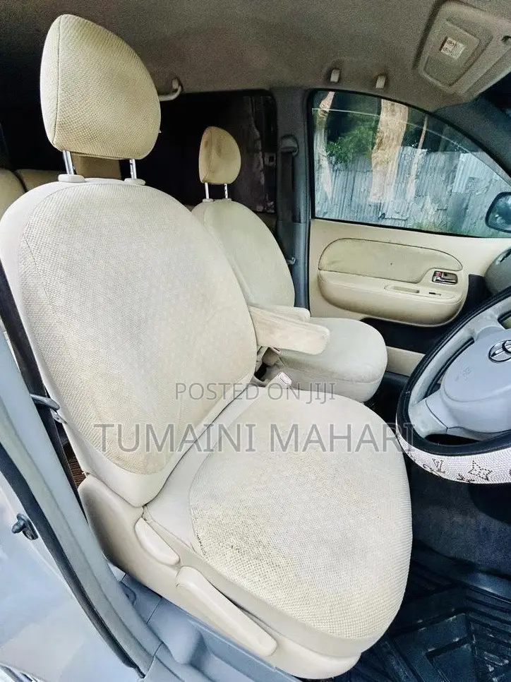 Toyota Sienta 2005 Silver