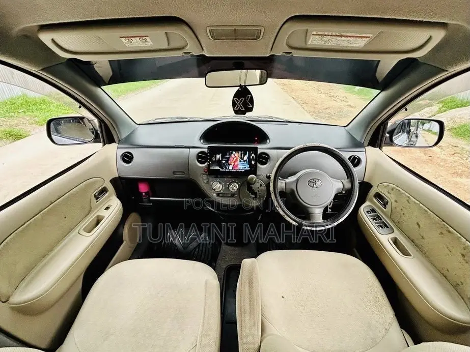 Toyota Sienta 2005 Silver