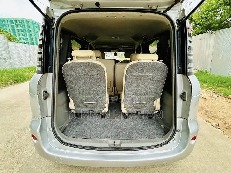 Toyota Sienta 2005 Silver