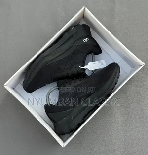 Alo Runner Sneakers Shoes