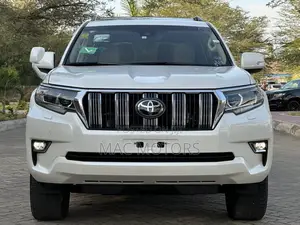 Toyota Land Cruiser Prado 2.8 2023 White