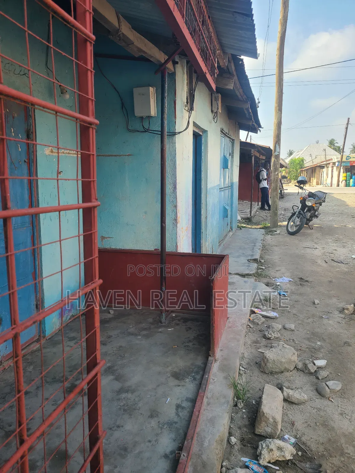 Kiwanja Kinauzwa Mtoni Kwa Azizi Ally
