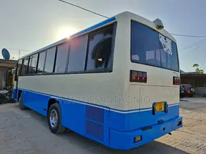 Mitsubishi Fuso Rosa 2000 Blue