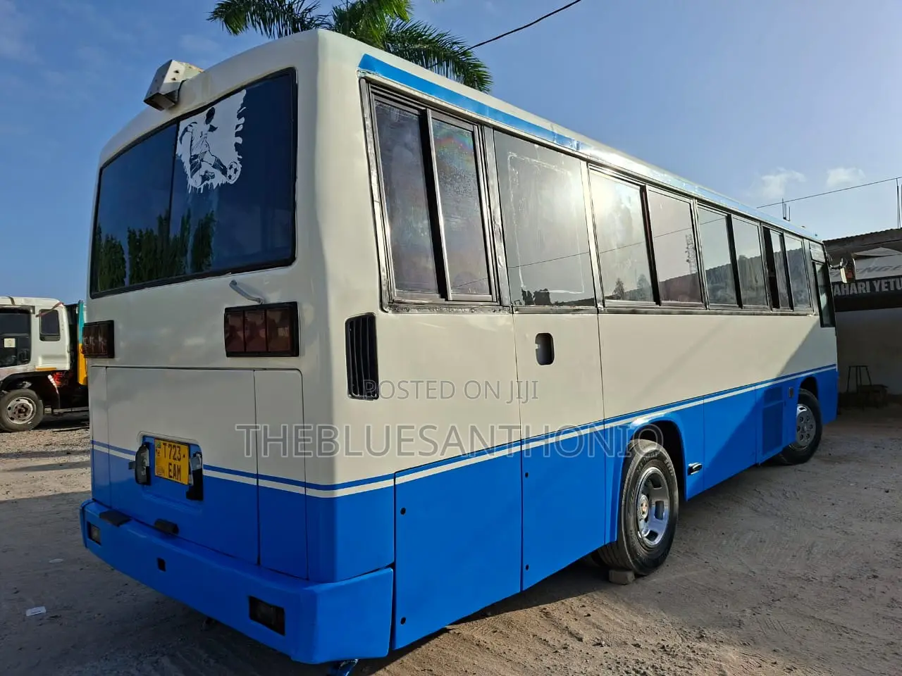 Mitsubishi Fuso Rosa 2000 Blue