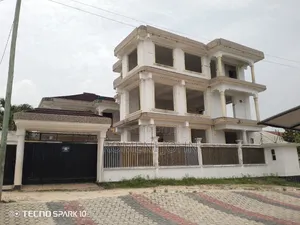8bdrm Block of Flats in Tanzania Daresalaam, Ilala for sale