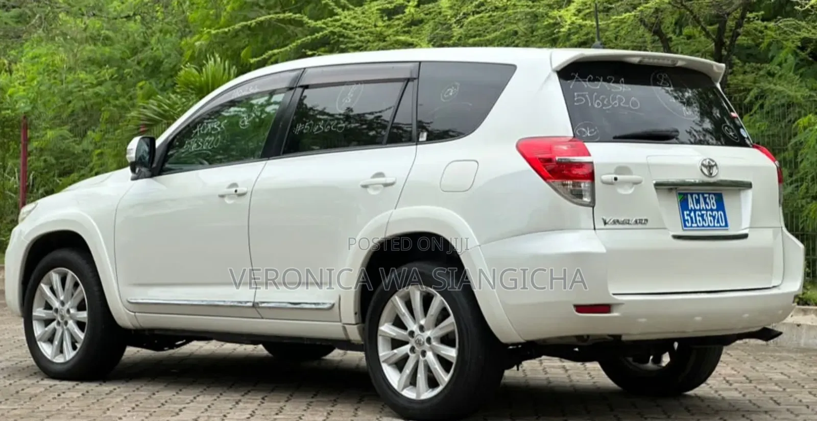 Toyota Vanguard 2010 White