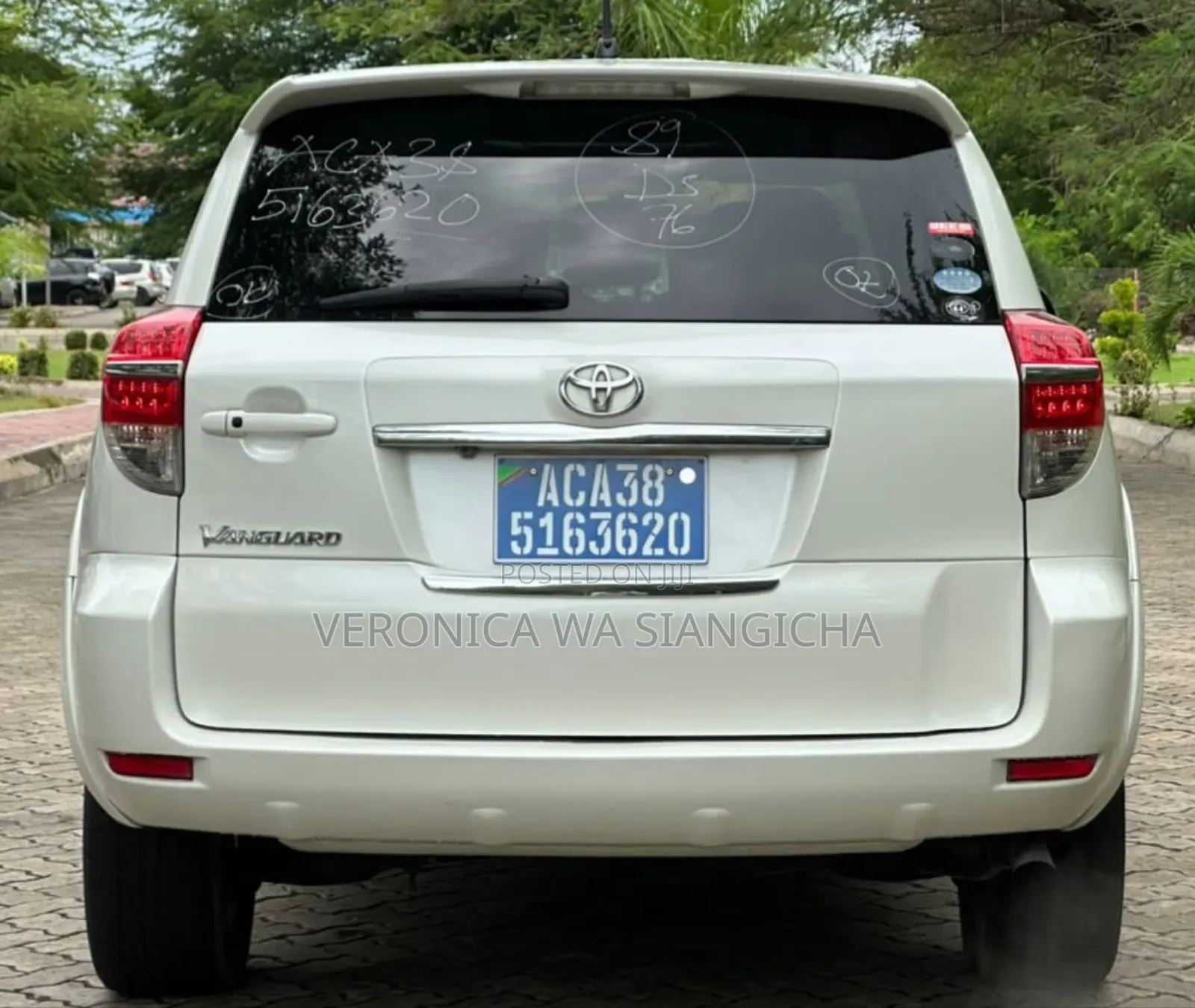 Toyota Vanguard 2010 White