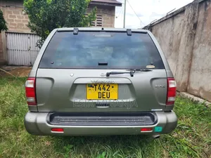Nissan Terrano 2000 Gray