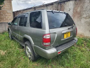 Nissan Terrano 2000 Gray