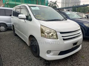 Toyota Noah 2.0 158hp AWD (8 Seater) 2008 White