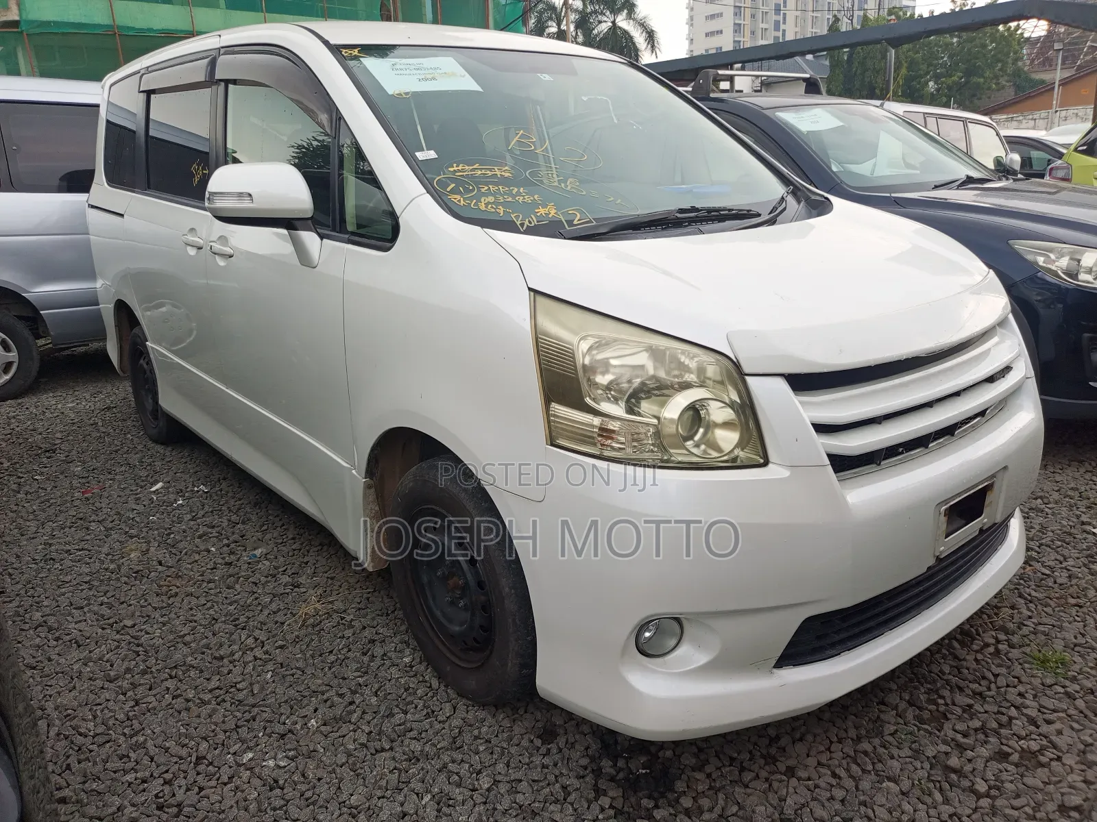Toyota Noah 2.0 158hp AWD (8 Seater) 2008 White
