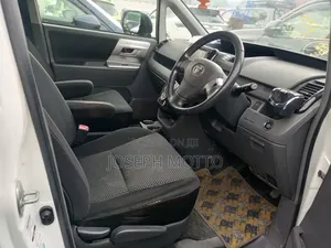 Toyota Noah 2.0 158hp AWD (8 Seater) 2008 White