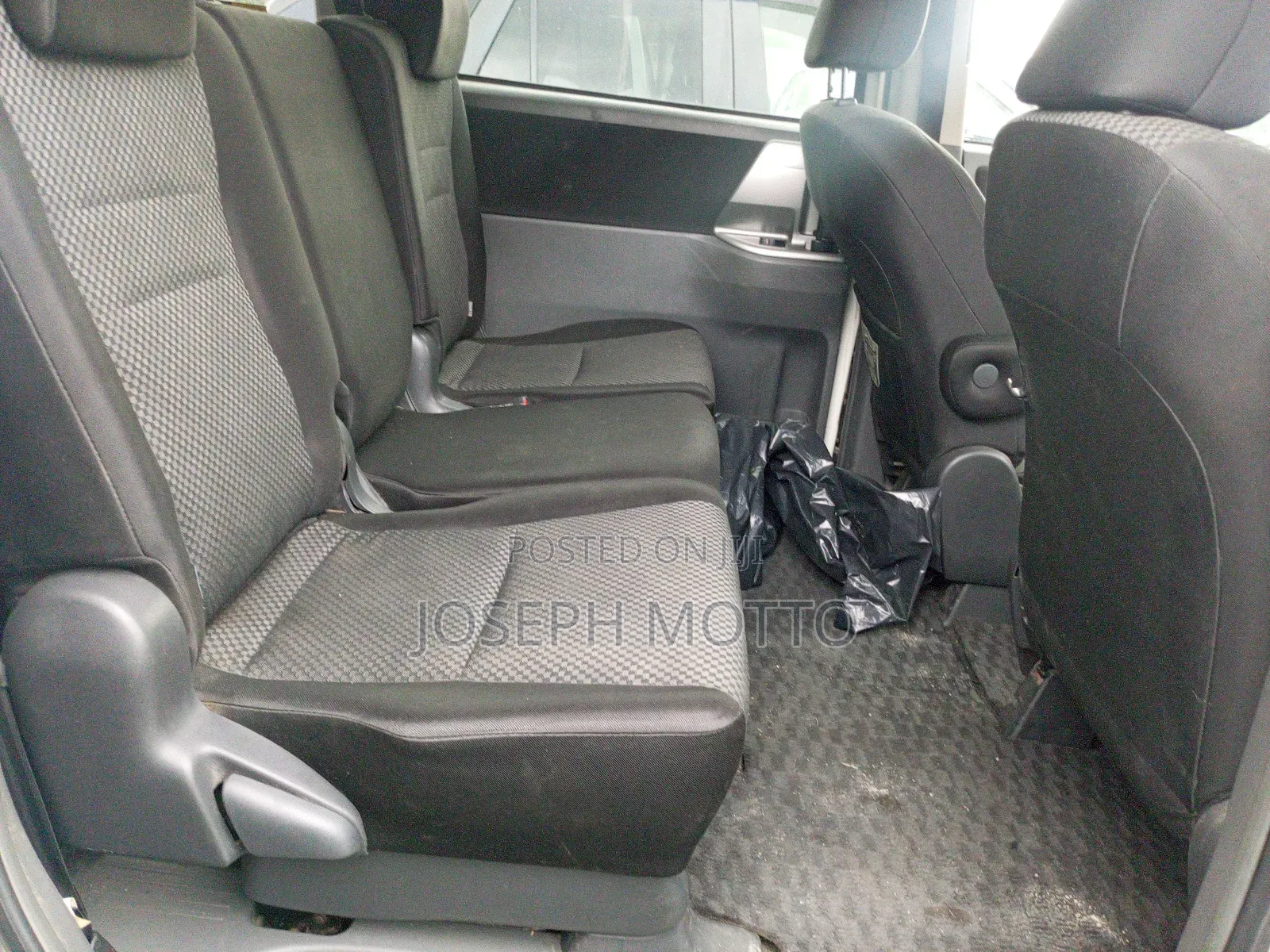 Toyota Noah 2.0 158hp AWD (8 Seater) 2008 White