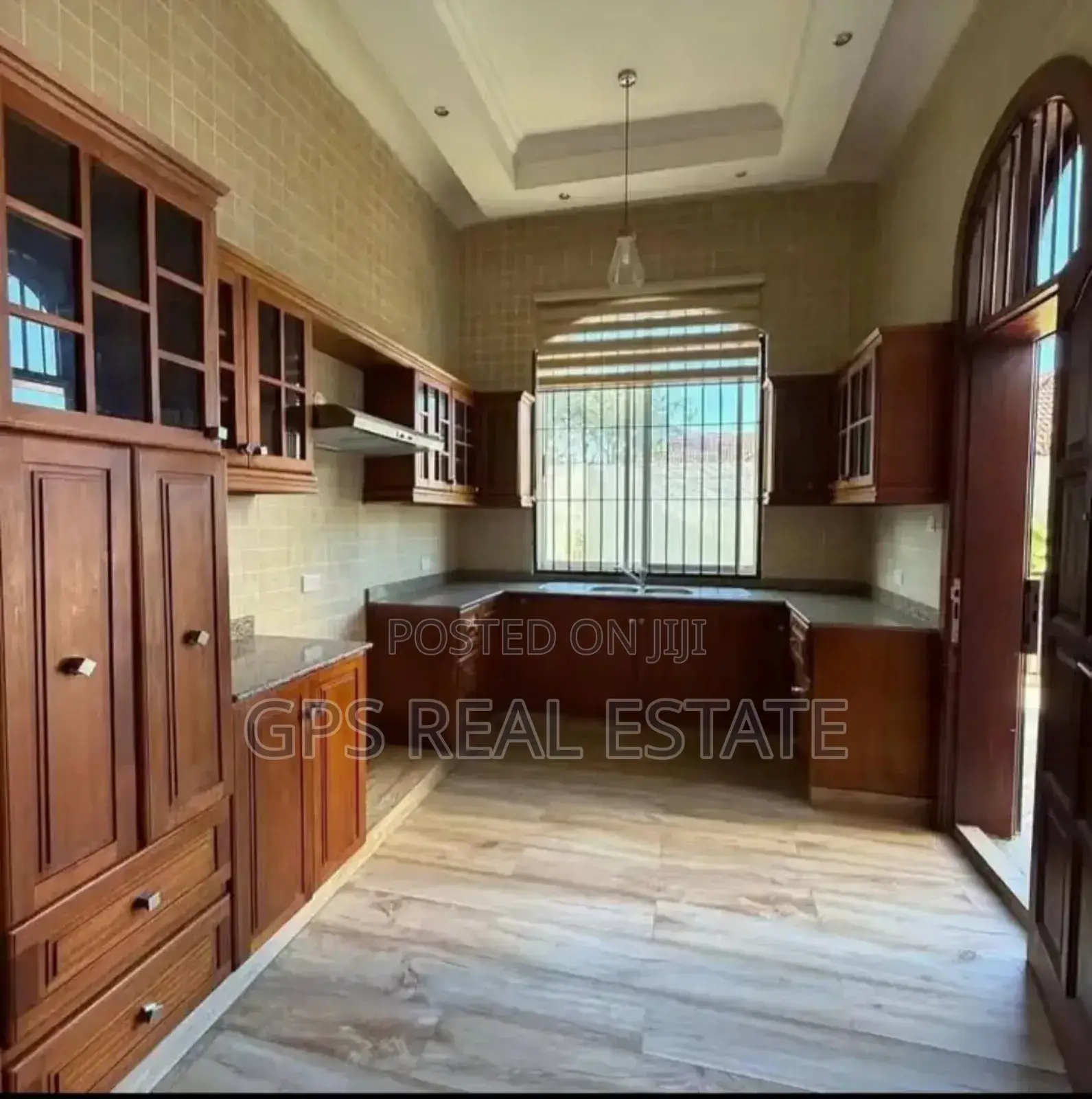 4bdrm Villa in Osterbay, Kinondoni for sale