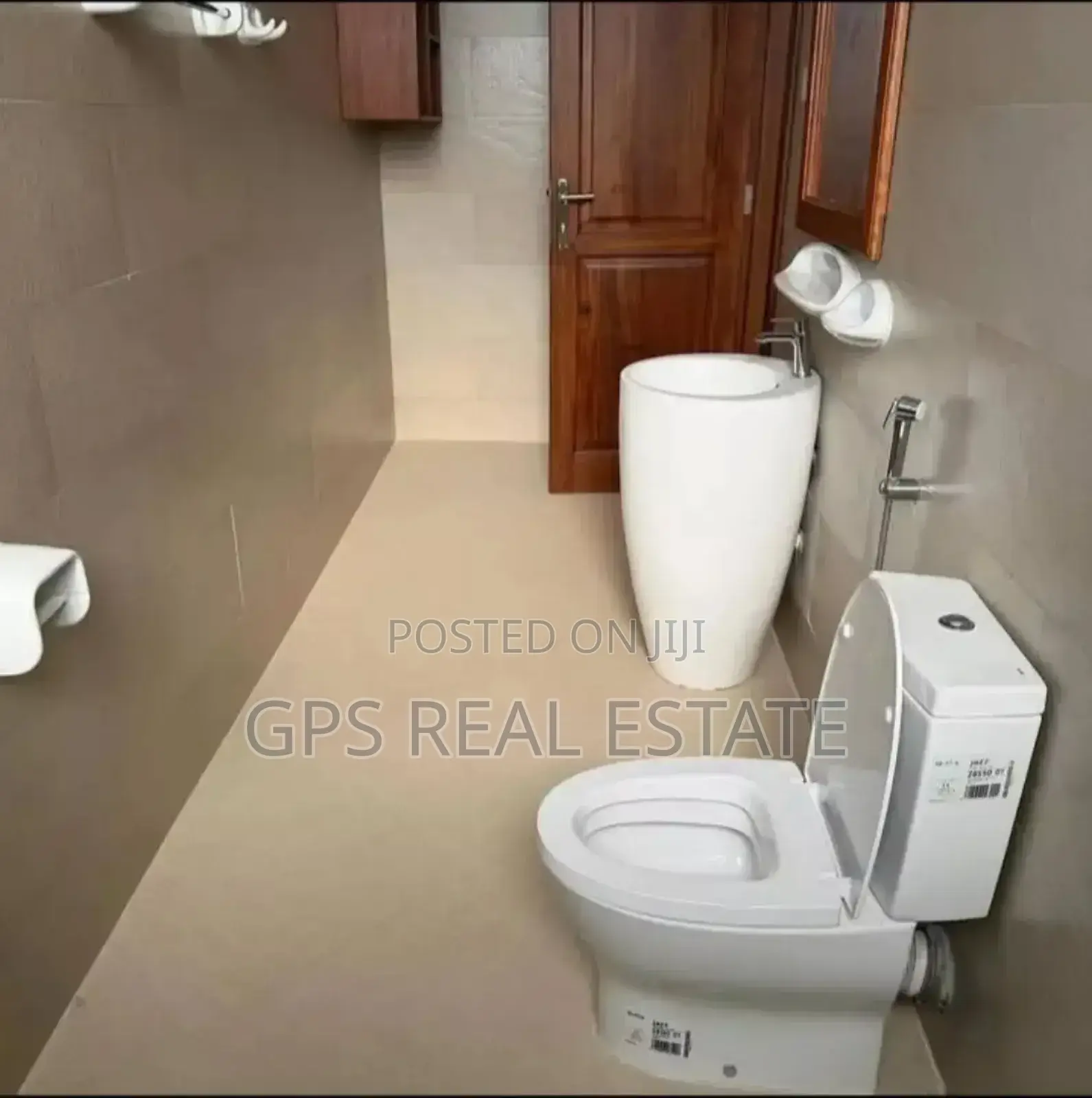 4bdrm Villa in Osterbay, Kinondoni for sale